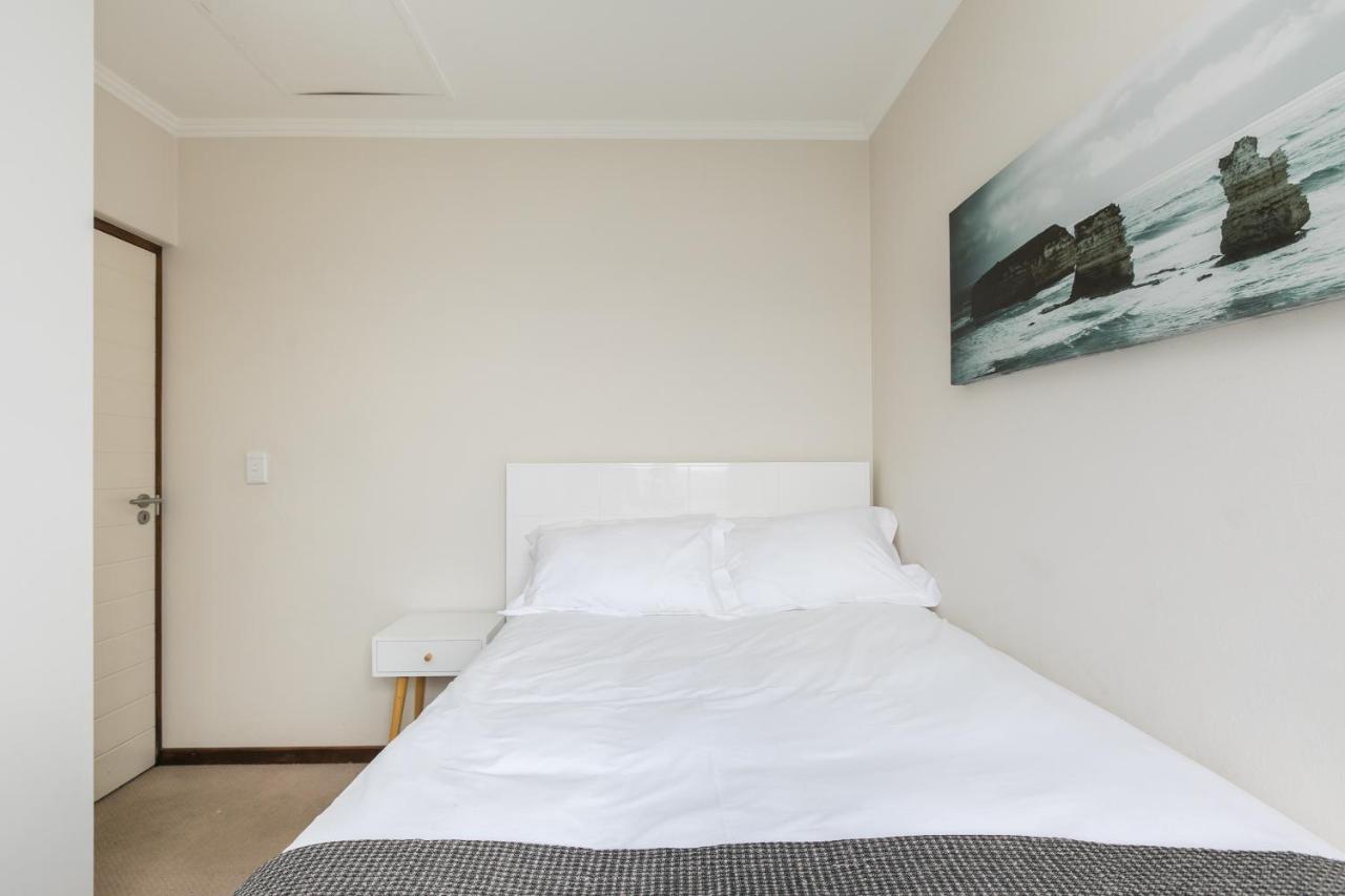 Modern Apartment In A Secure Golf Estate.Wifi Roodepoort Eksteriør billede