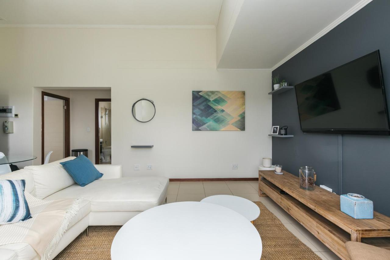 Modern Apartment In A Secure Golf Estate.Wifi Roodepoort Eksteriør billede