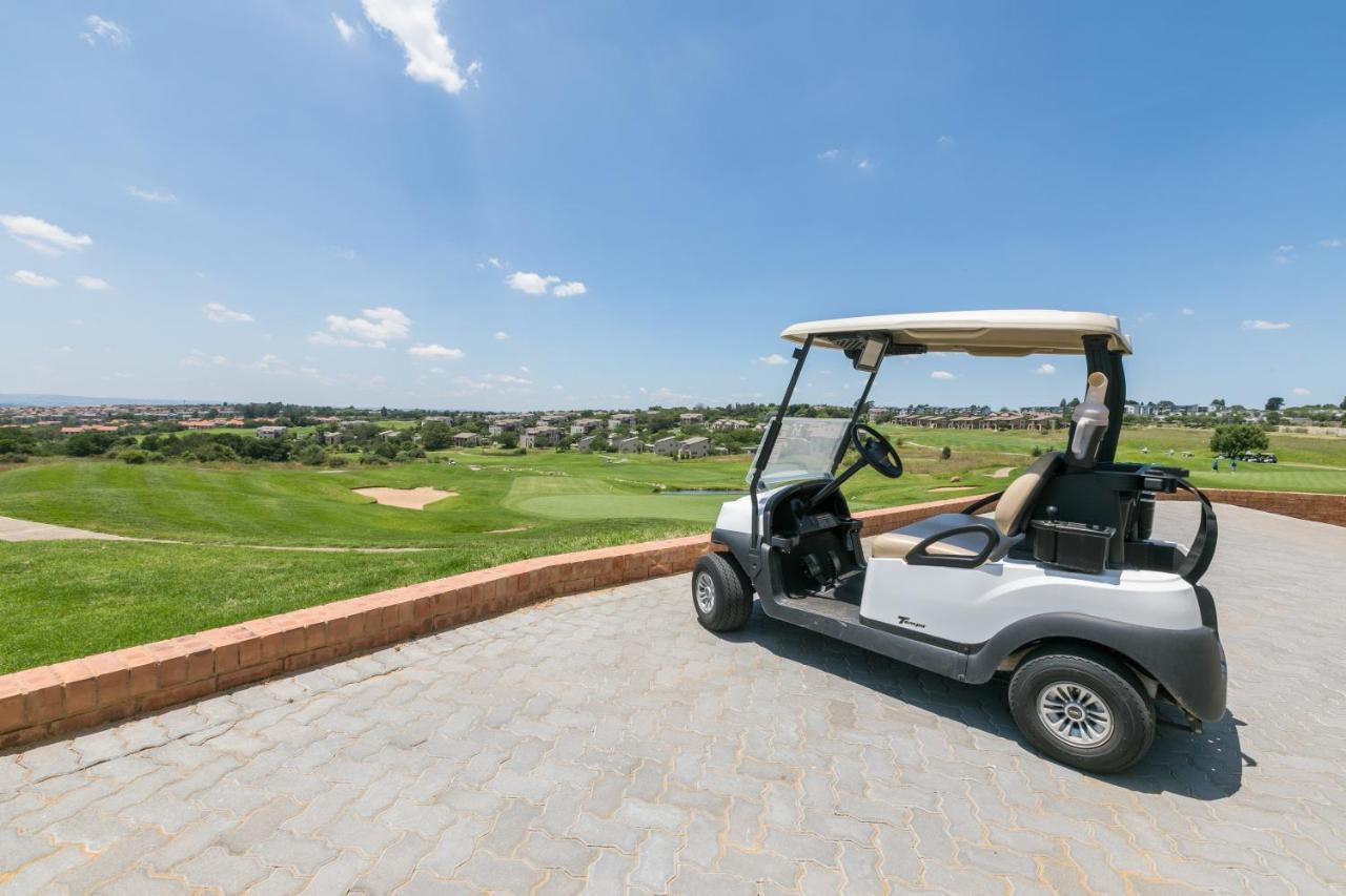 Modern Apartment In A Secure Golf Estate.Wifi Roodepoort Eksteriør billede