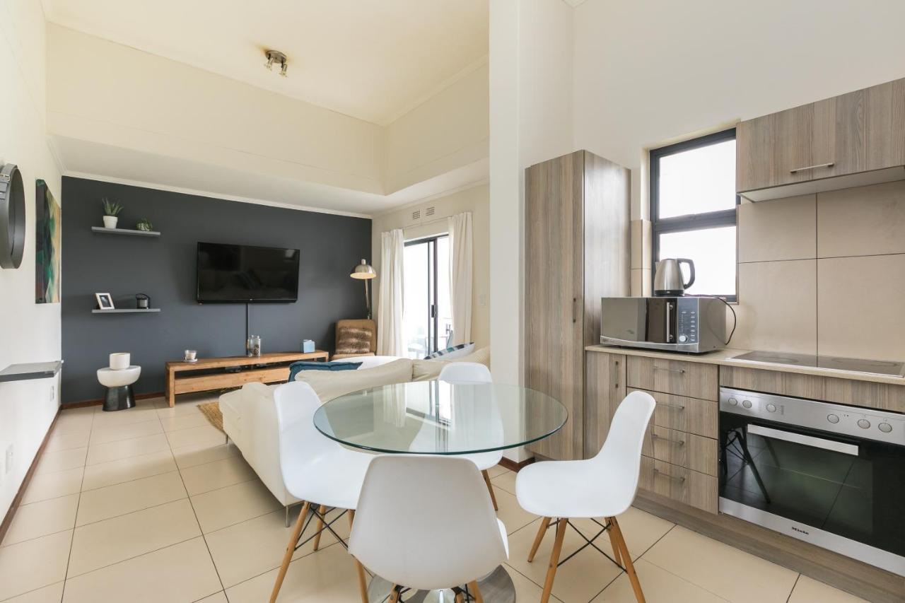 Modern Apartment In A Secure Golf Estate.Wifi Roodepoort Eksteriør billede