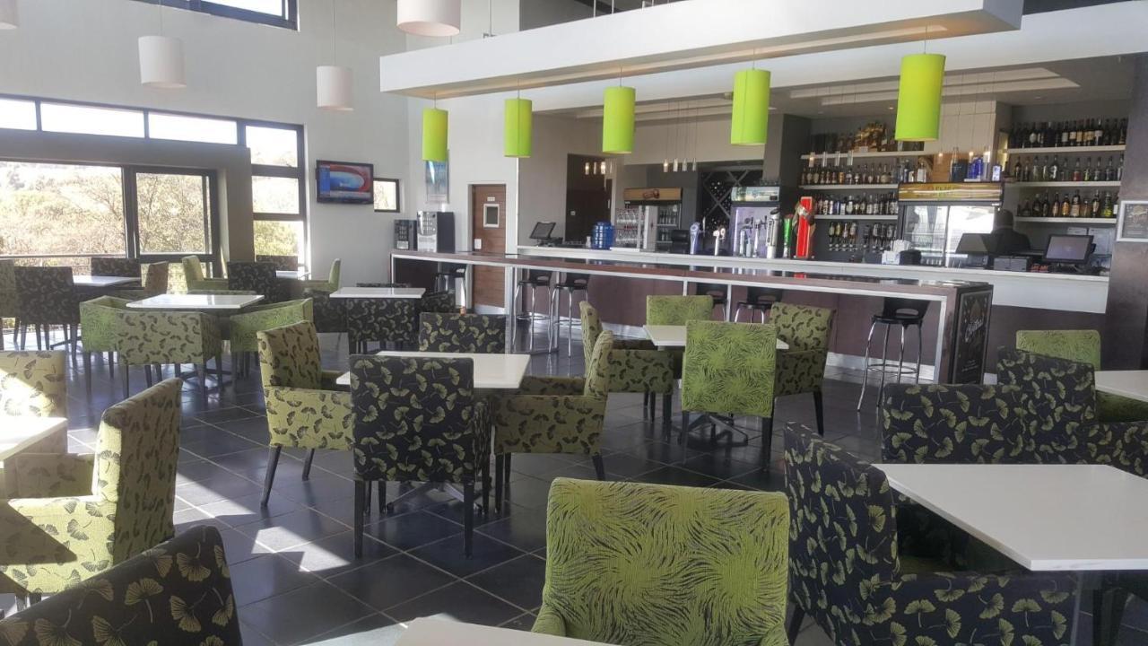 Modern Apartment In A Secure Golf Estate.Wifi Roodepoort Eksteriør billede